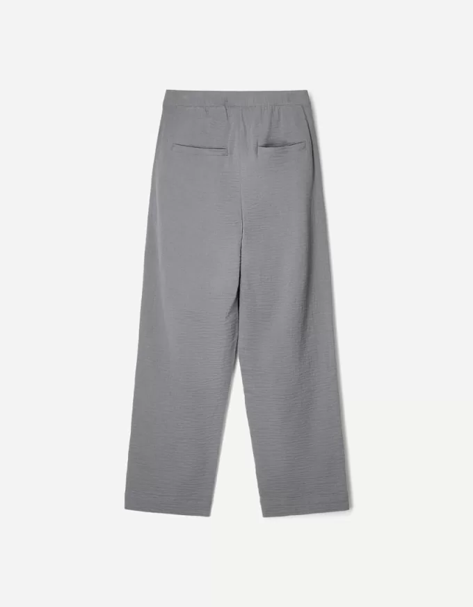 Pantaloni largi