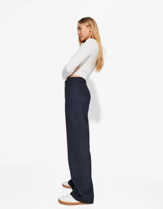 Pantaloni largi