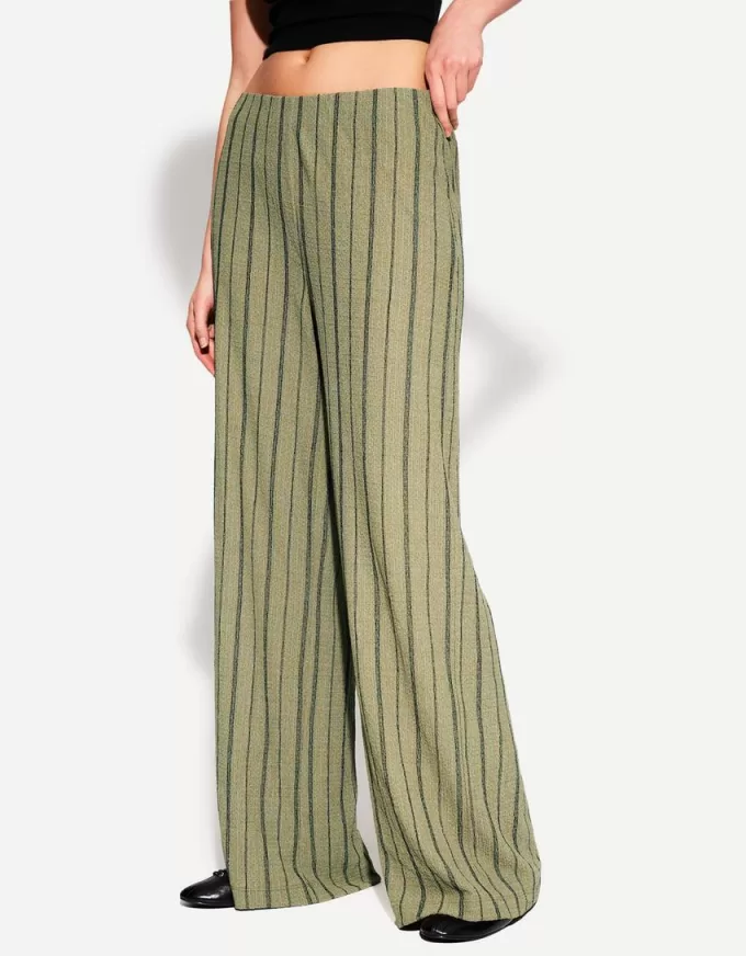 Pantaloni largi