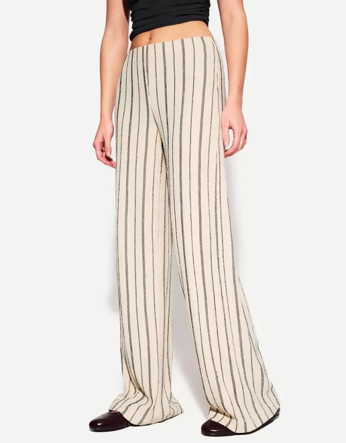 Pantaloni largi