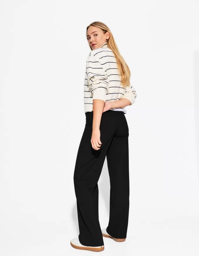 Pantaloni largi