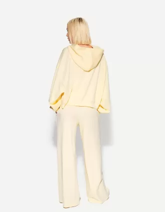 Pantaloni largi