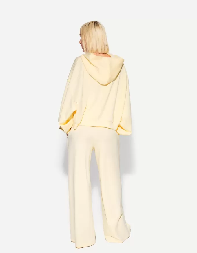 Pantaloni largi