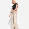 Pantaloni largi