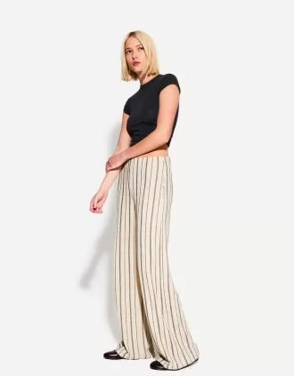 Pantaloni largi
