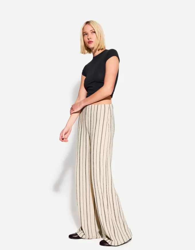 Pantaloni largi