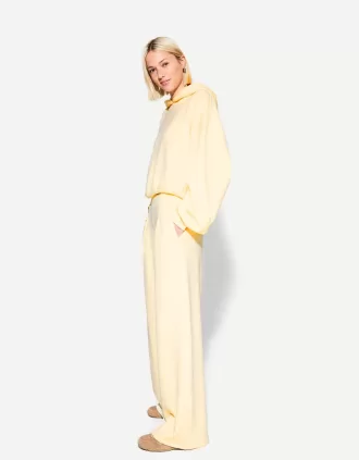 Pantaloni largi