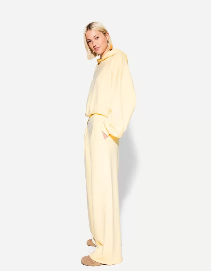 Pantaloni largi
