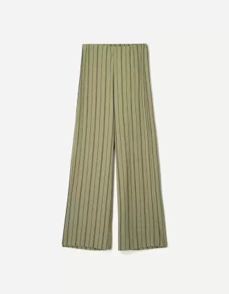 Pantaloni largi