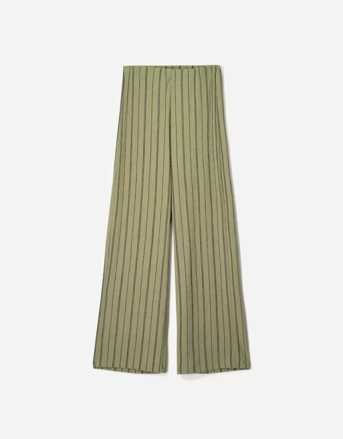 Pantaloni largi