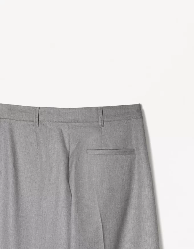 Pantaloni largi