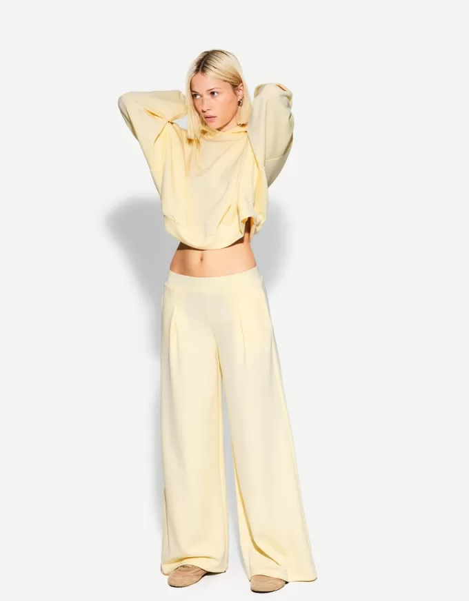 Pantaloni largi