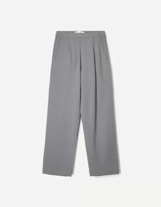 Pantaloni largi