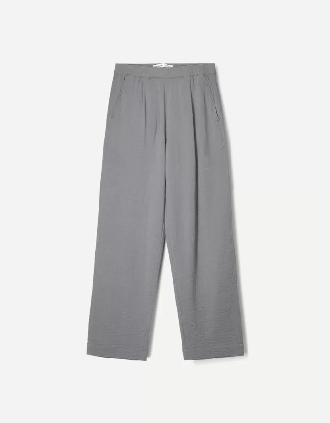 Pantaloni largi
