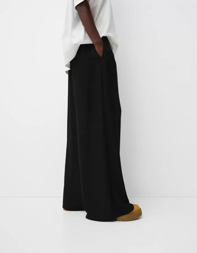 Pantaloni largi