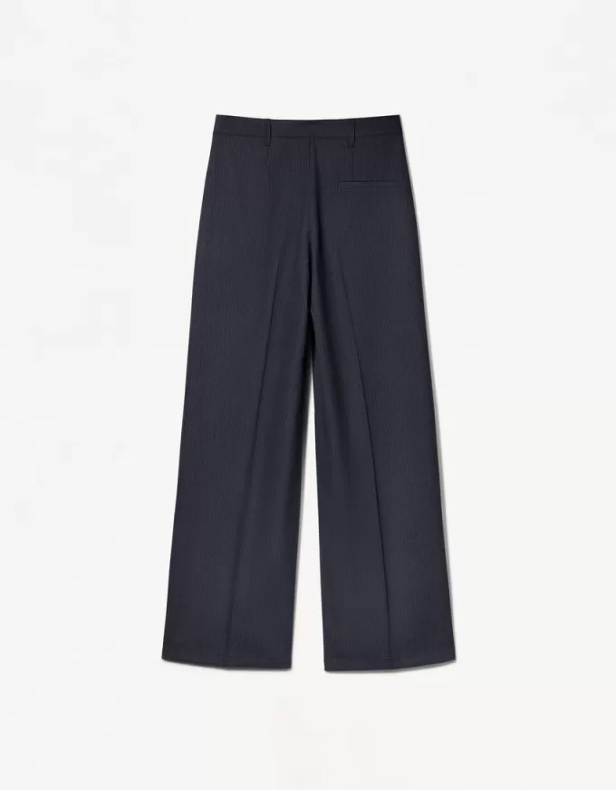Pantaloni largi