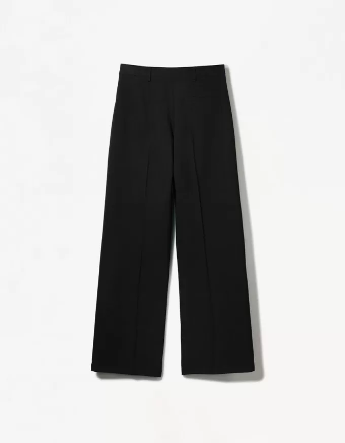Pantaloni largi