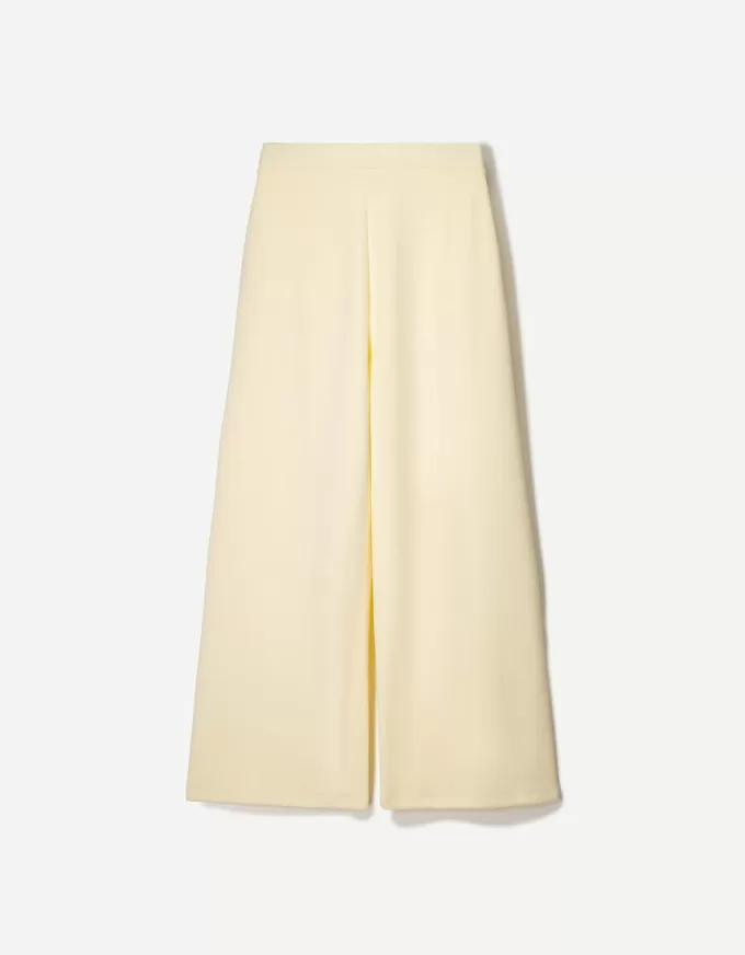 Pantaloni largi