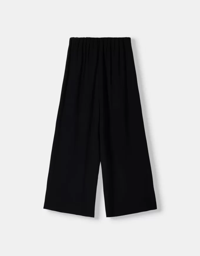 Pantaloni largi