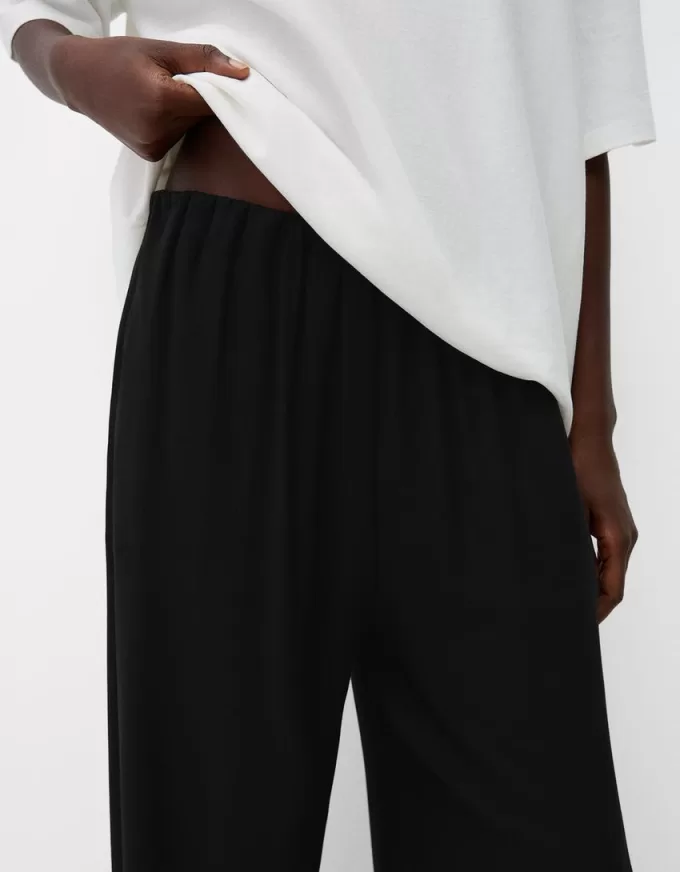 Pantaloni largi