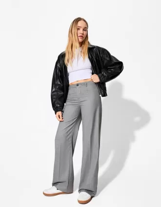 Pantaloni largi