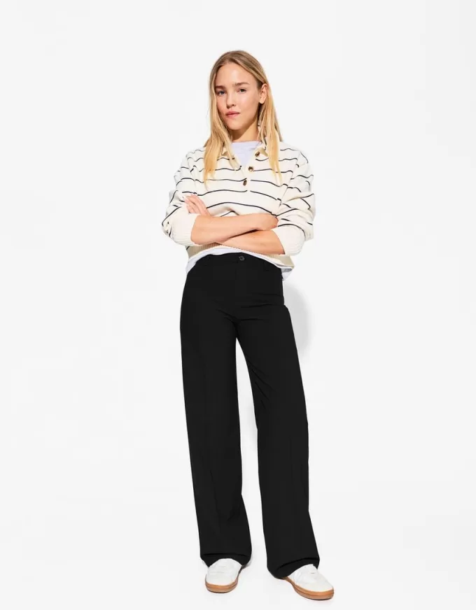 Pantaloni largi
