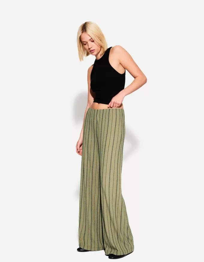 Pantaloni largi
