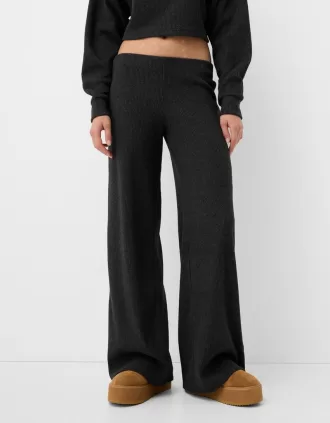 Pantaloni largi cu coaste la atingere moale