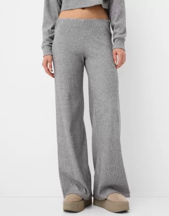 Pantaloni largi cu coaste la atingere moale