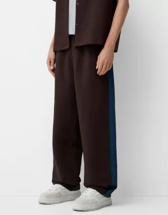 Pantaloni largi cu dungi laterale