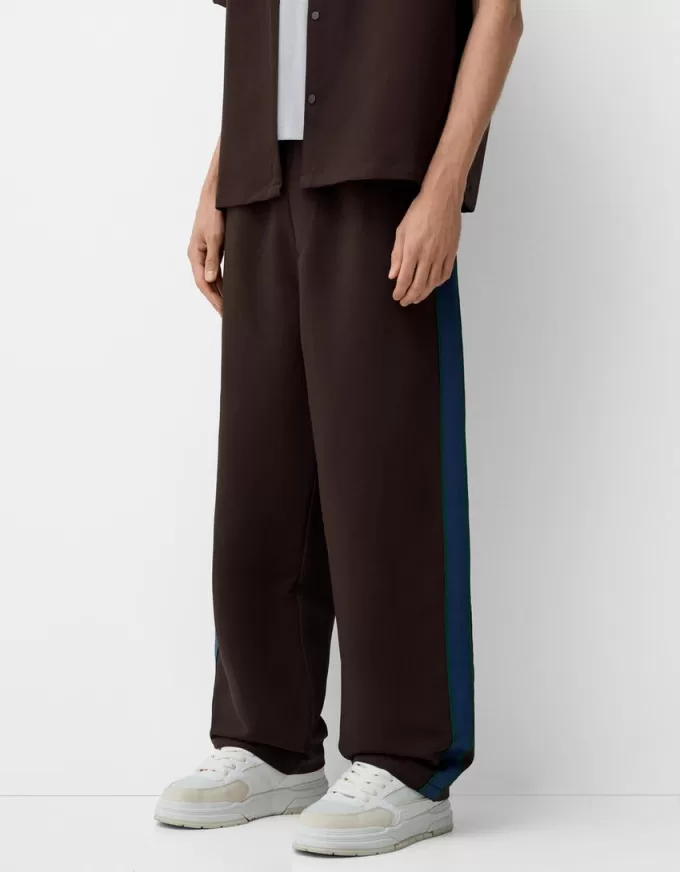 Pantaloni largi cu dungi laterale Pantaloni largi cu dungi laterale