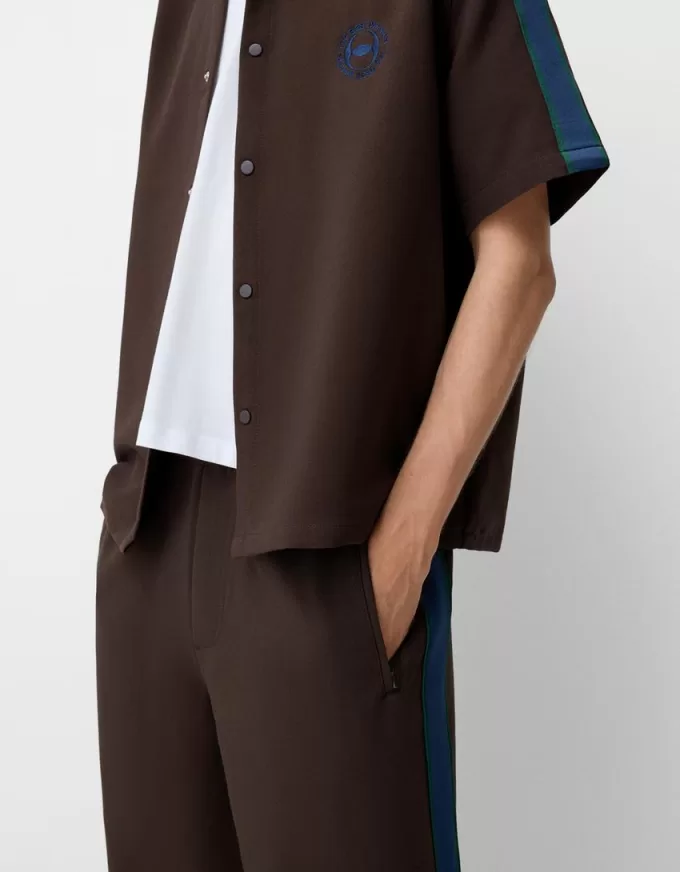 Pantaloni largi cu dungi laterale Pantaloni largi cu dungi laterale