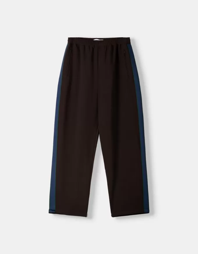 Pantaloni largi cu dungi laterale Pantaloni largi cu dungi laterale