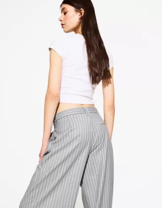 Pantaloni largi cu talie joasă
