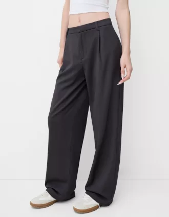 Pantaloni largi cu talie joasă