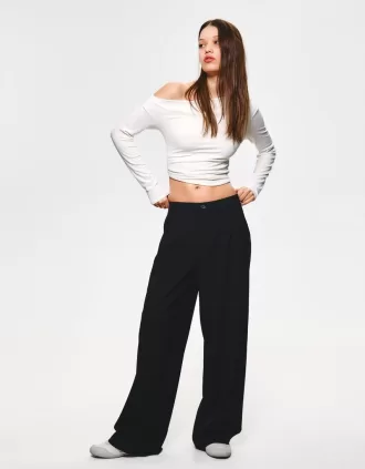 Pantaloni largi cu talie joasă