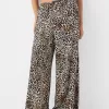 Pantaloni largi din satin animal print Pantaloni largi din satin animal print