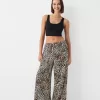 Pantaloni largi din satin animal print Pantaloni largi din satin animal print