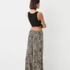 Pantaloni largi din satin animal print Pantaloni largi din satin animal print