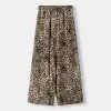 Pantaloni largi din satin animal print Pantaloni largi din satin animal print