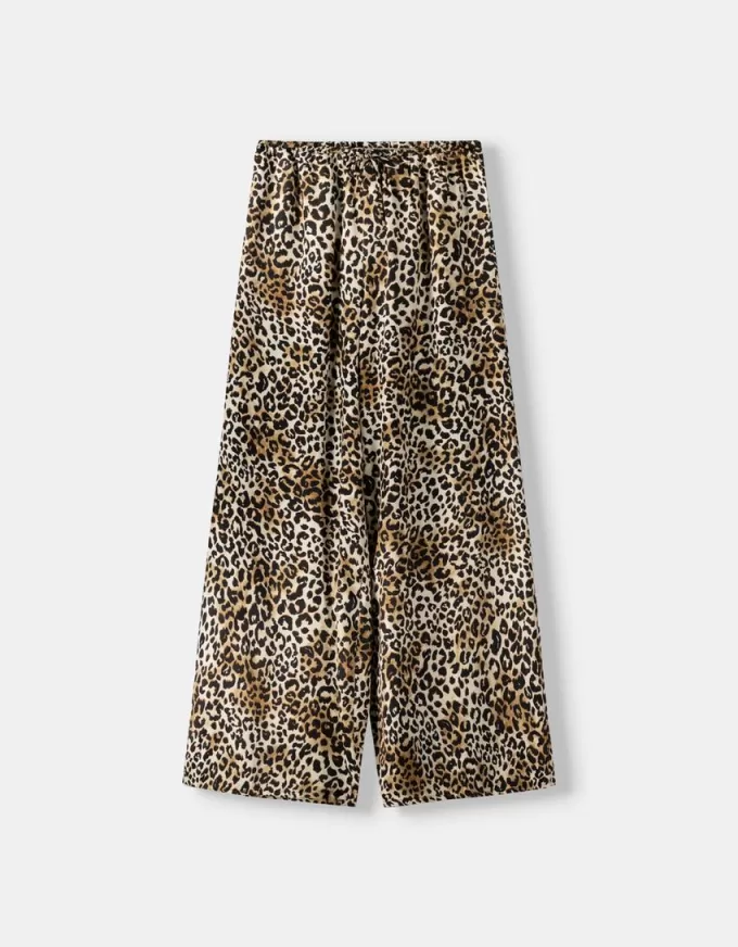 Pantaloni largi din satin animal print Pantaloni largi din satin animal print
