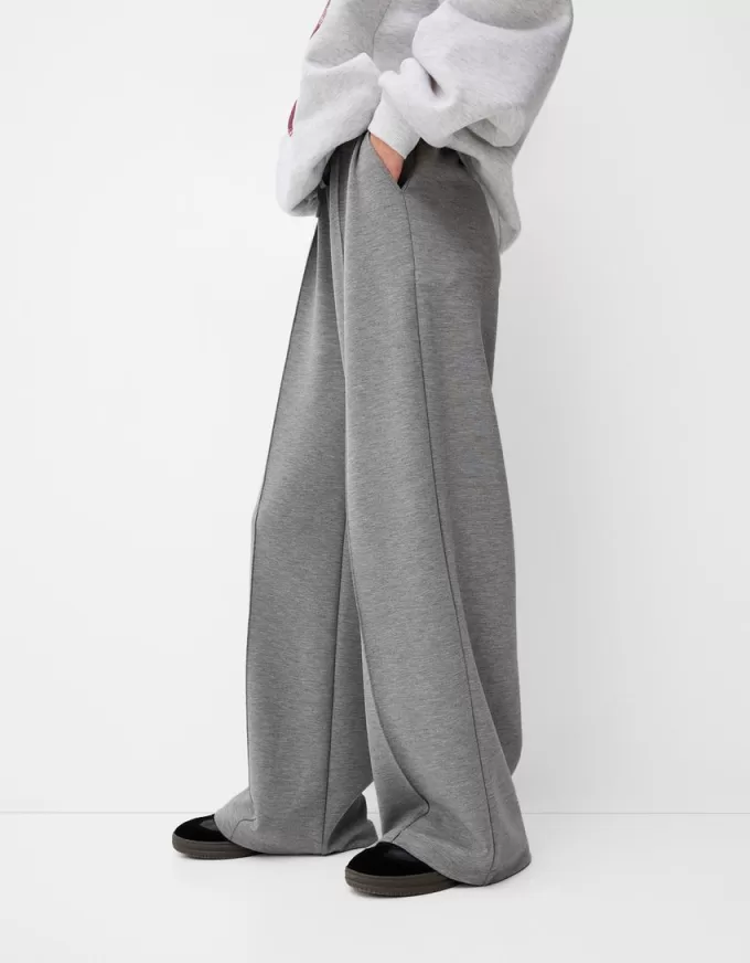 Pantaloni largi la atingere moale