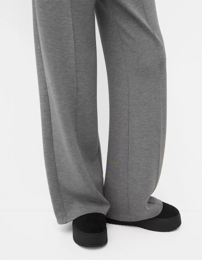 Pantaloni largi la atingere moale