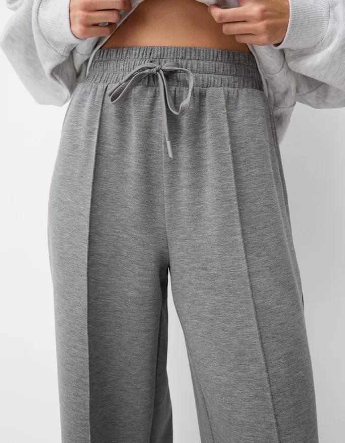 Pantaloni largi la atingere moale