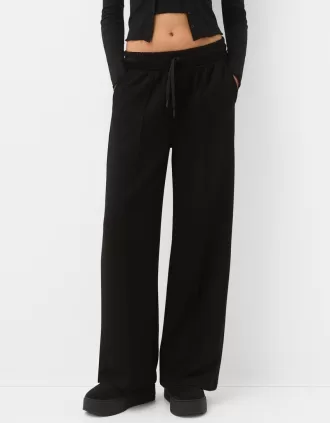Pantaloni largi, moi