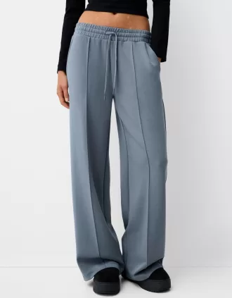 Pantaloni largi, moi