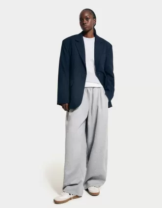 Pantaloni largi, moi