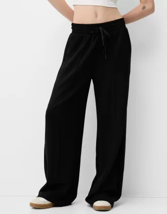 Pantaloni largi, moi