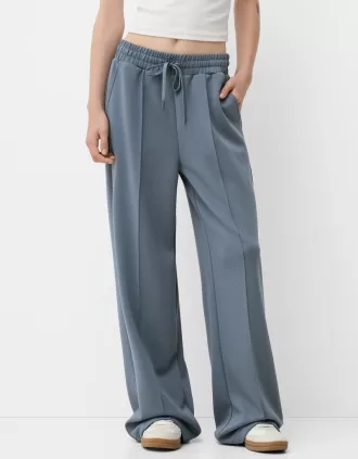 Pantaloni largi, moi
