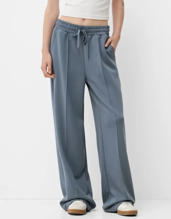 Pantaloni largi, moi